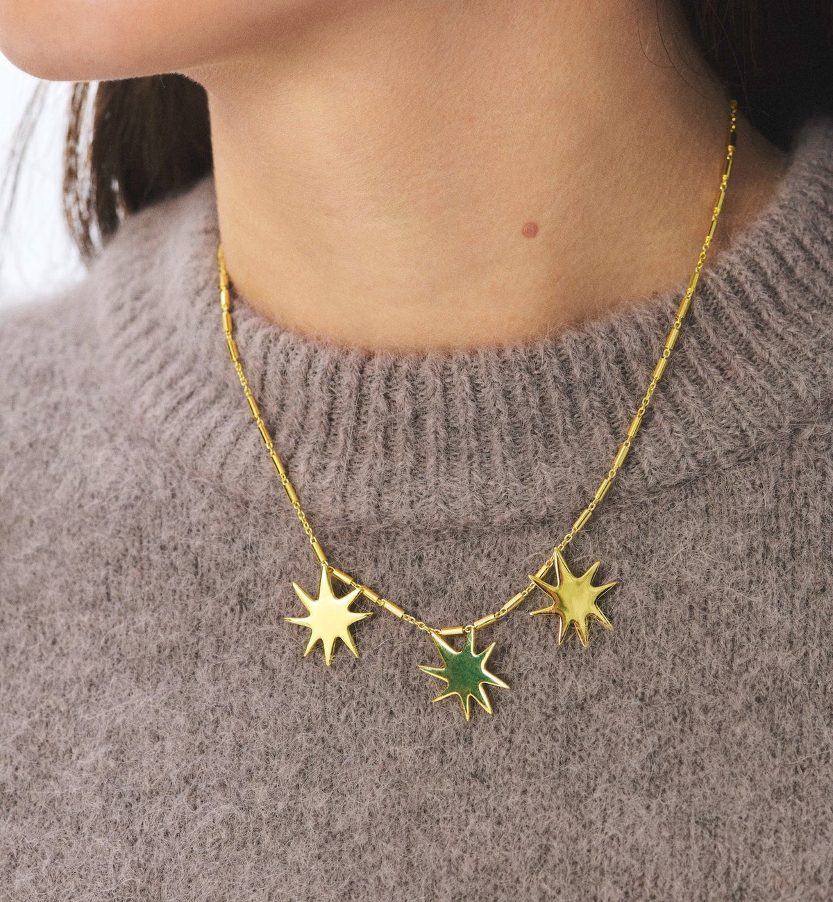 Star aligned necklace