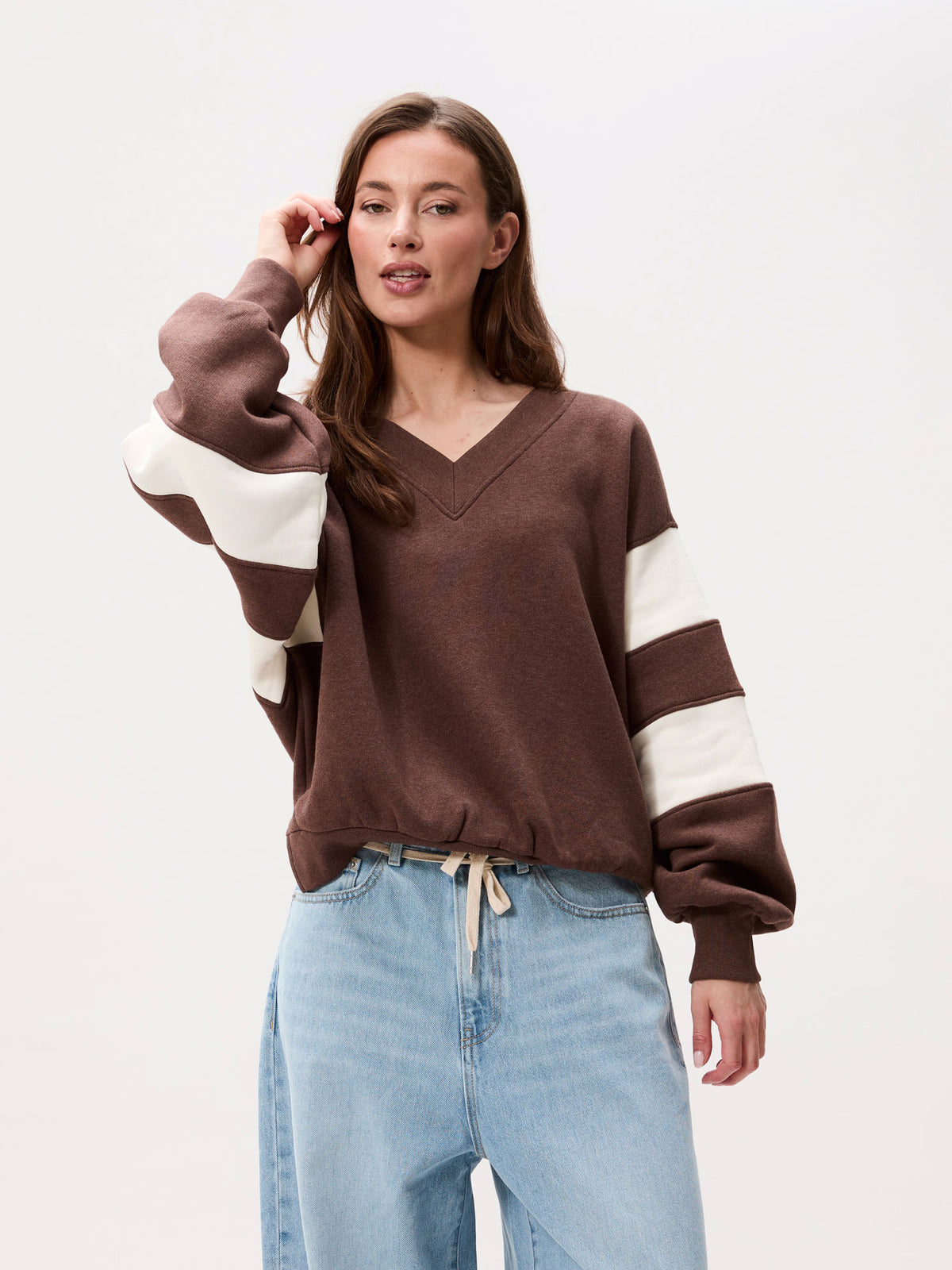 Jil_Conceptstore_lemmer_sweater_V_neck_catwalk_junkie_2