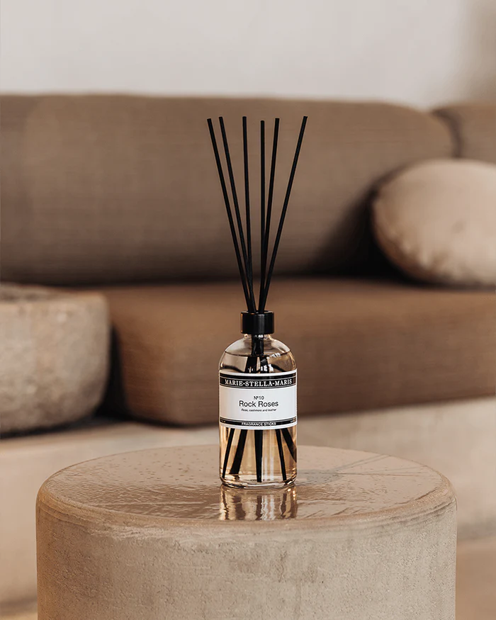 Jil_Conceptstore_Geurstokjes_Beauty_Verzorging_marie-stella-maris-fragrance-sticks-rock-roses-250ml-lifestyle-1