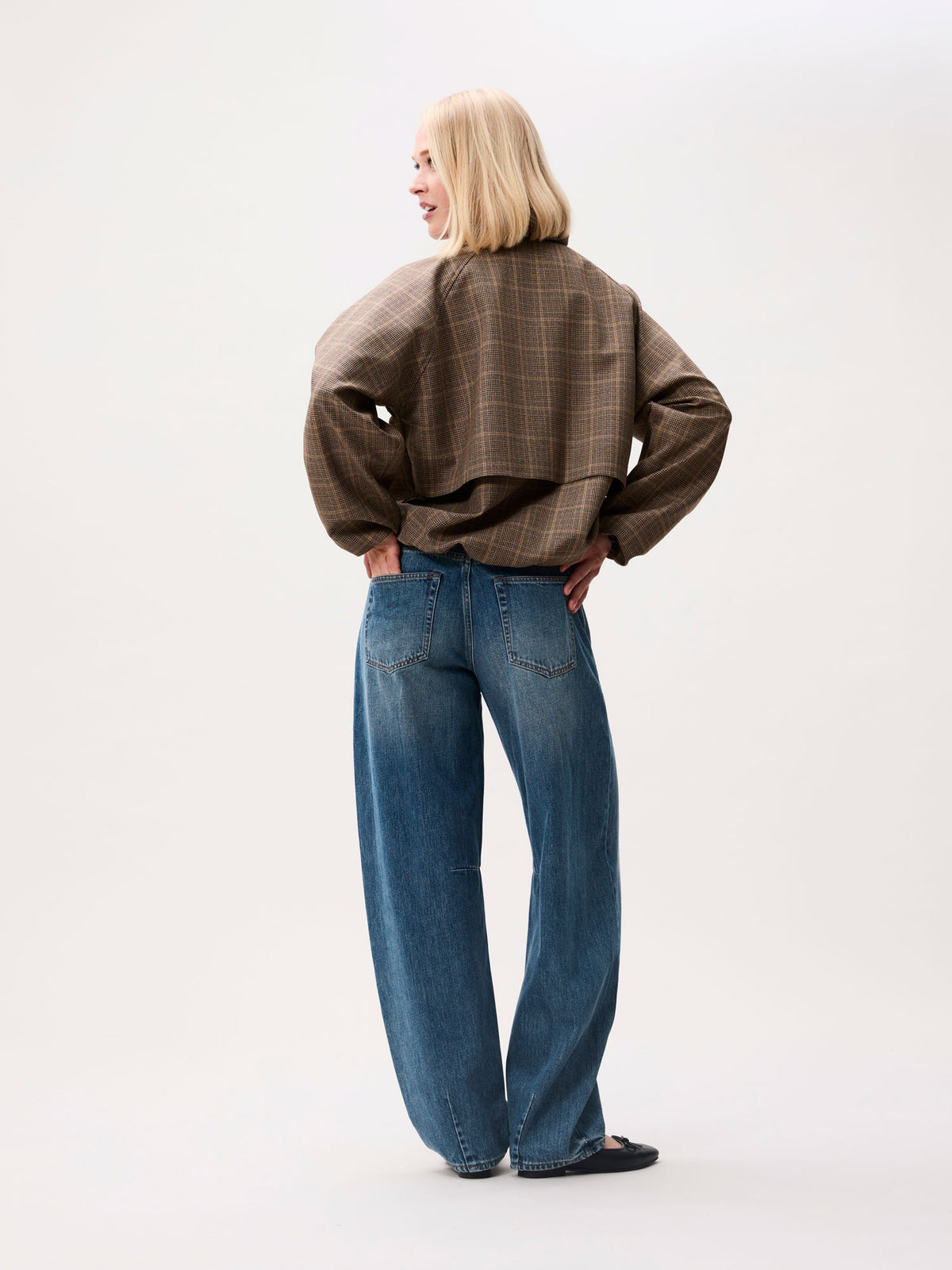 Jil_Conceptstore_lemmer_bold_Barrel_washed_blue_catwalk_junkie_7