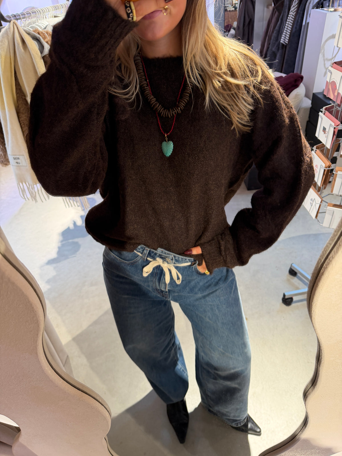Jil_Conceptstore_lemmer_moxi_Sweater_brown_heyb_club_4