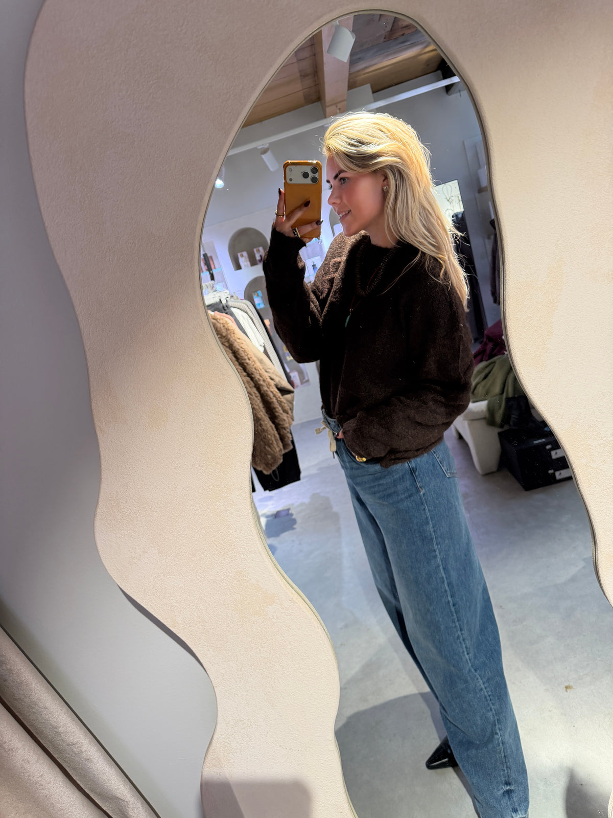 Jil_Conceptstore_lemmer_moxi_Sweater_brown_heyb_club_7