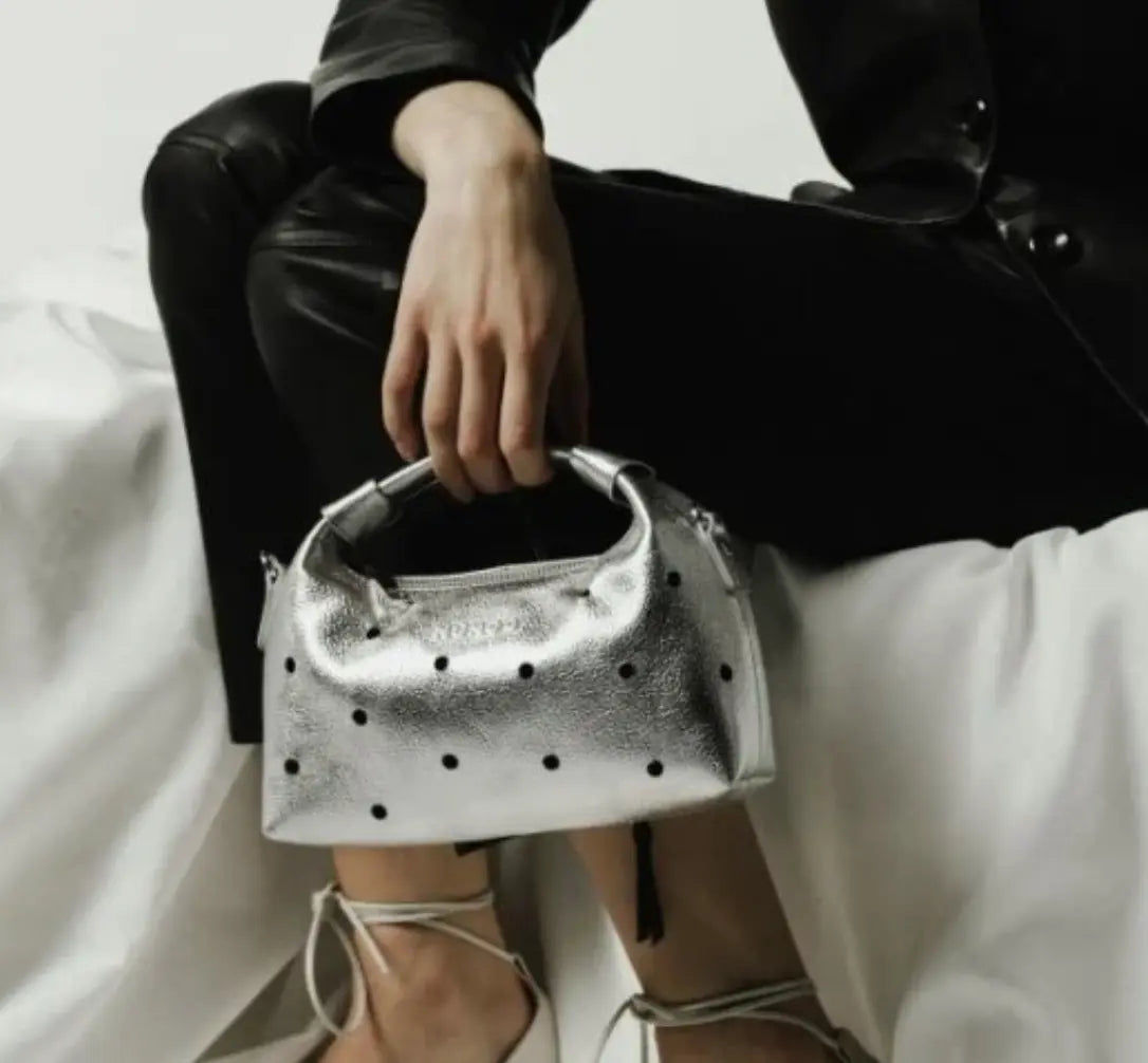 Jil_conceptstore_Lemmer_nunoo_bags_zilver_mini_dandy_metallic