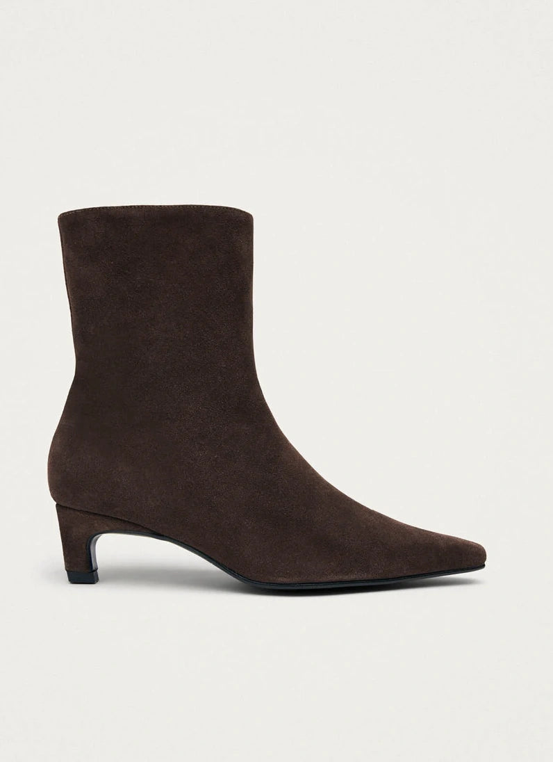 Jil_conceptstore_amber_suede_brown_alohas_2