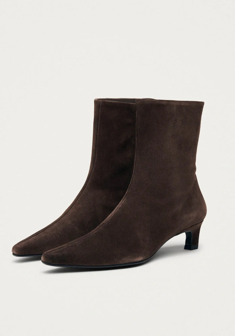Jil_conceptstore_amber_suede_brown_alohas_3
