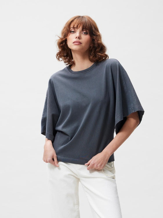 Jil_conceptstore_catwalk_junkie_Batsleeve_shirt_carbon_1