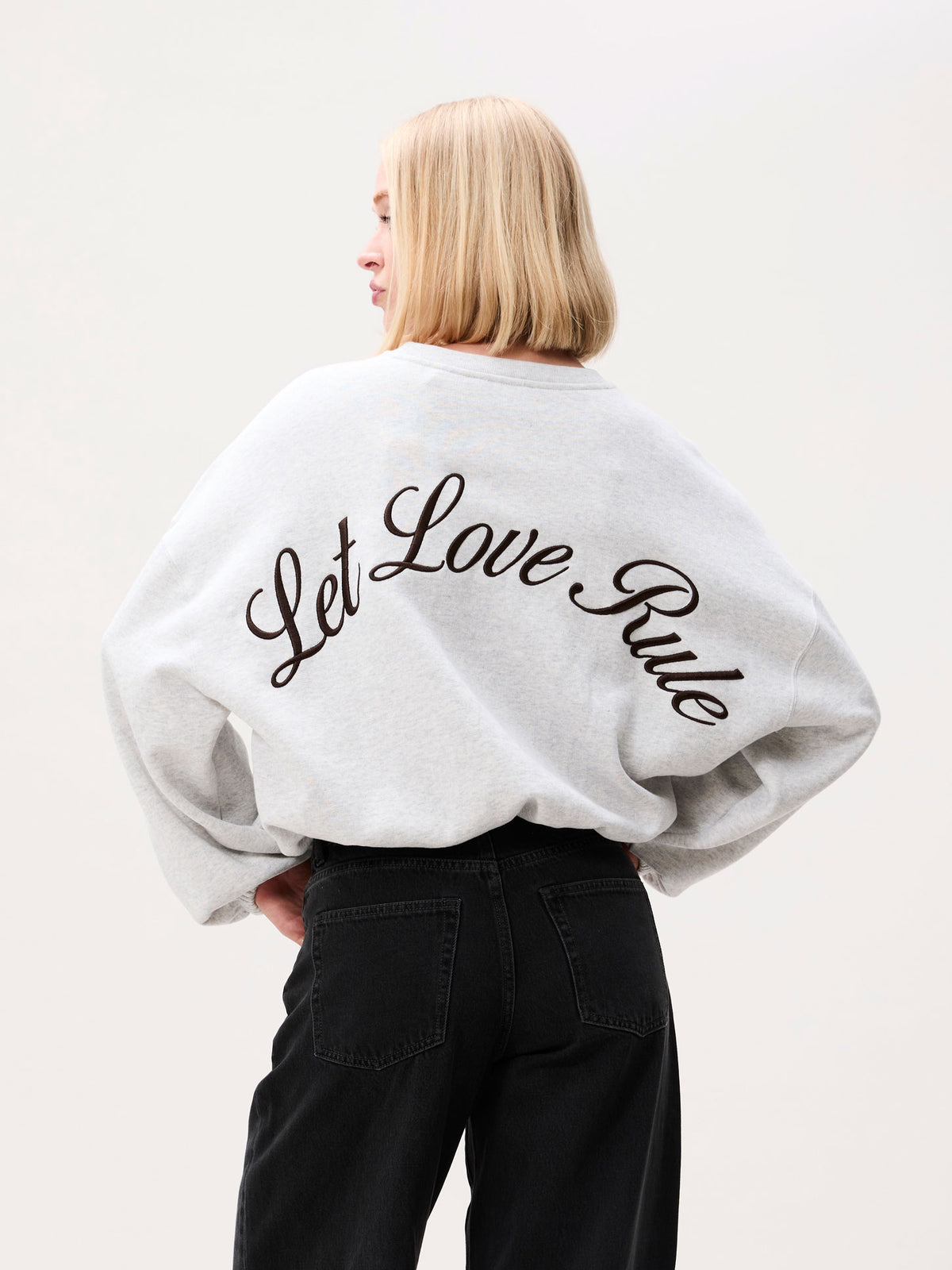 Jil_conceptstore_graphic_sweater_let_love_rule_3