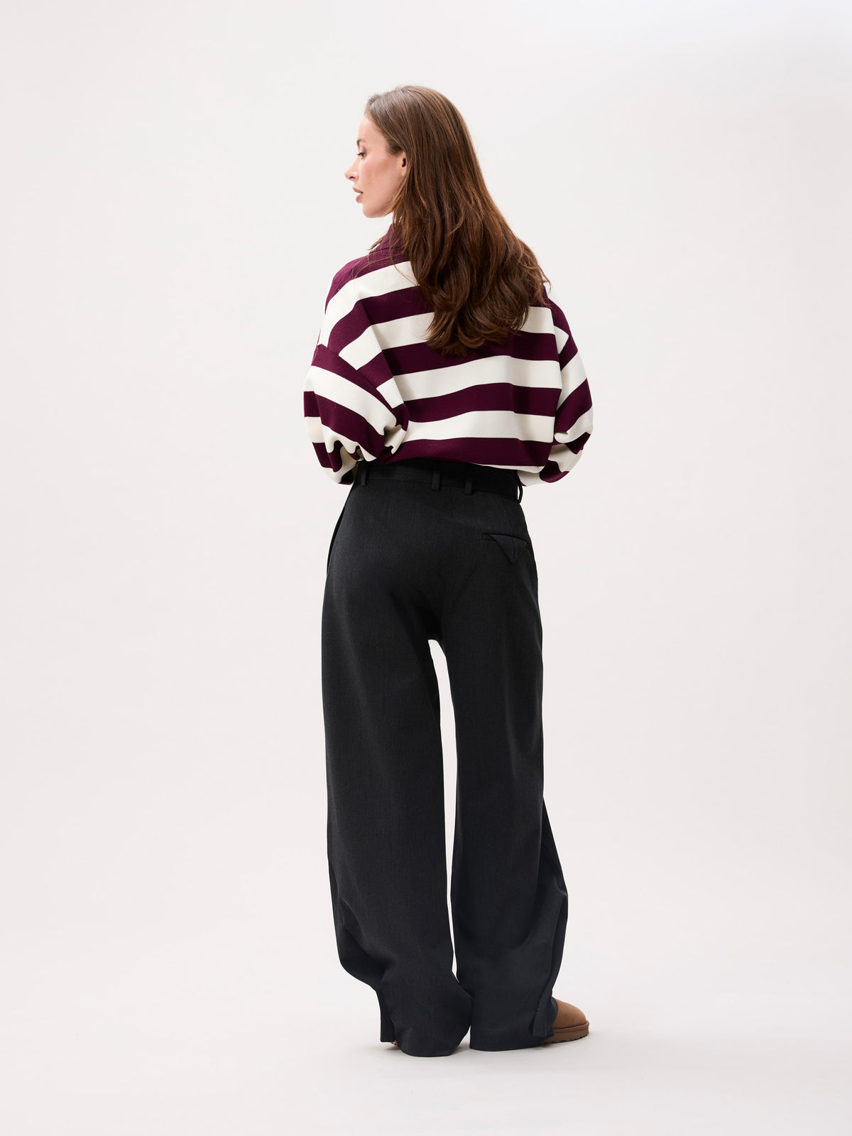 Jil_conceptstore_lemmer_barrel_Fit_tailored_trousers_dark_grey_catwalk_junkie_3