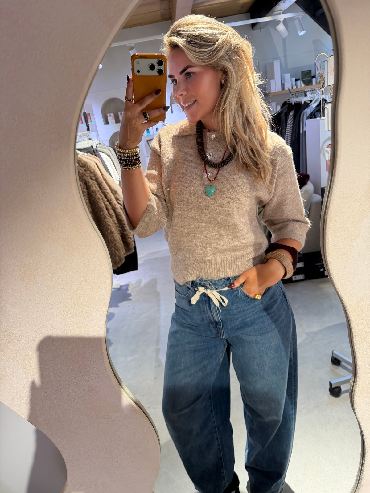 Jil_conceptstore_lemmer_beau_Sweater_camel_heyb_club_3