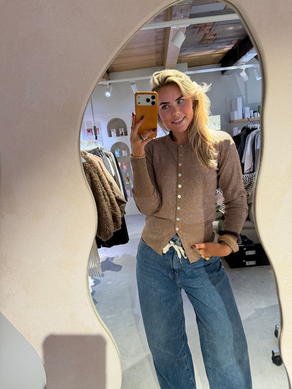 Jil_conceptstore_lemmer_cardigan_semmy_heyb_club_2_3