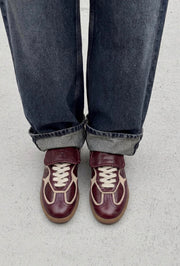 Jil_conceptstore_lemmer_deep_burgundy_alohas 