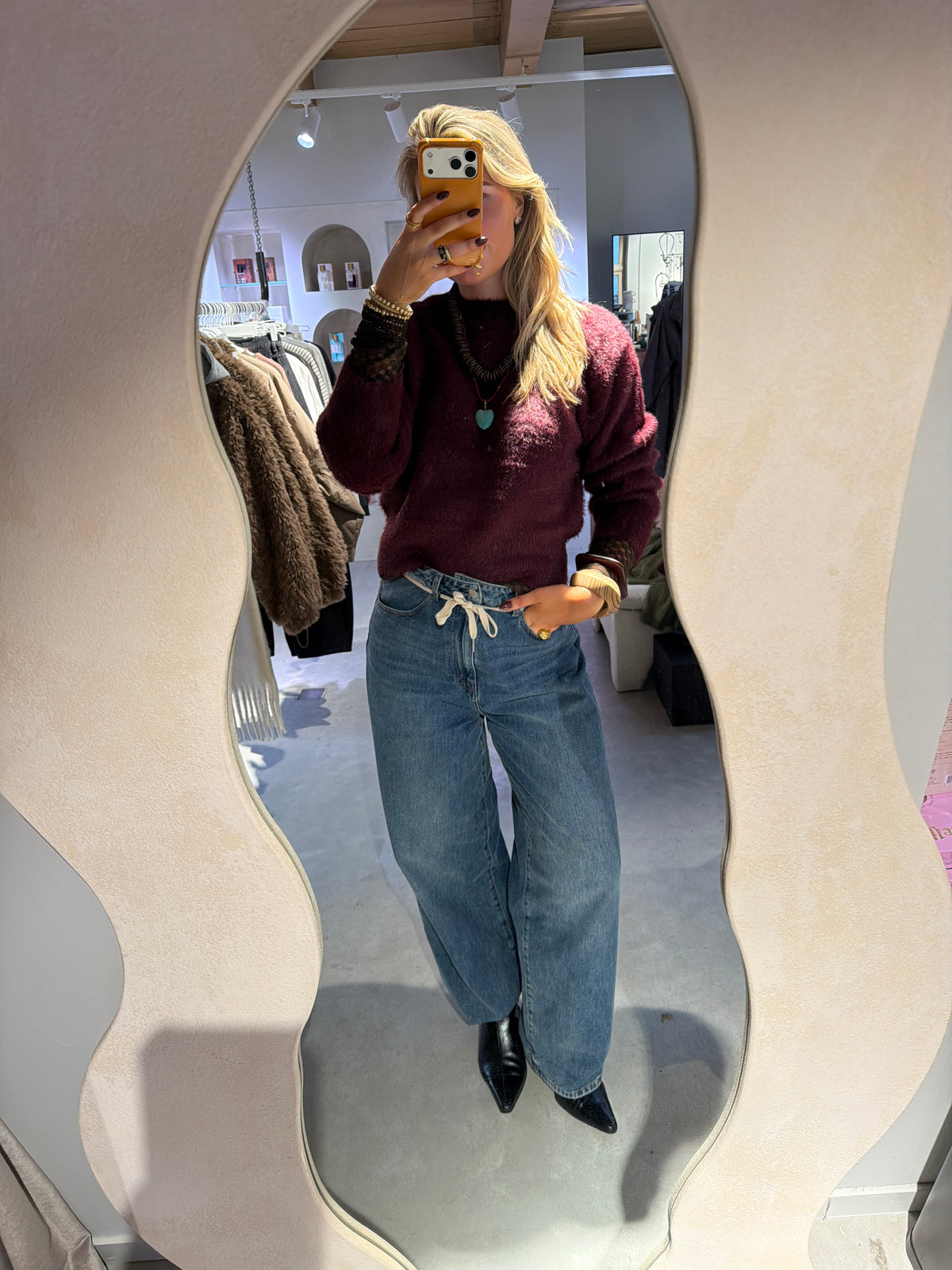 Jil_conceptstore_lemmer_fauve_Sweater_bordeaux_heyb_club_3