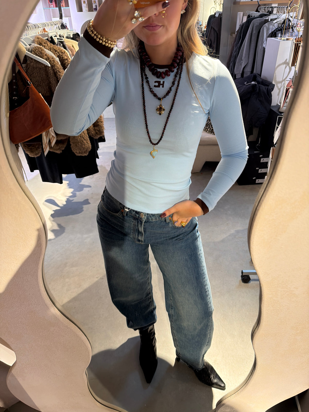 Jil_conceptstore_lemmer_hc_longsleeve_heyb_club_light_blue_brown_4