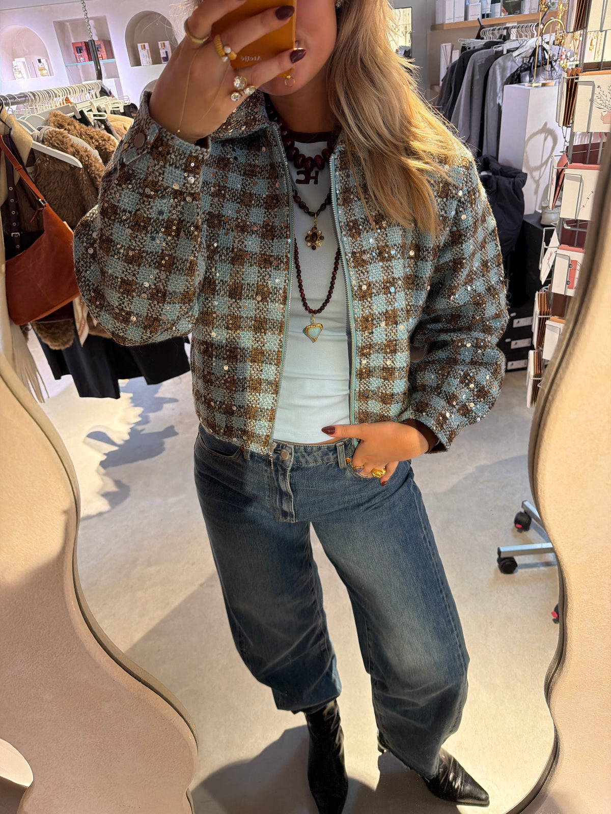 Jil_conceptstore_lemmer_hc_longsleeve_heyb_club_light_blue_brown_5