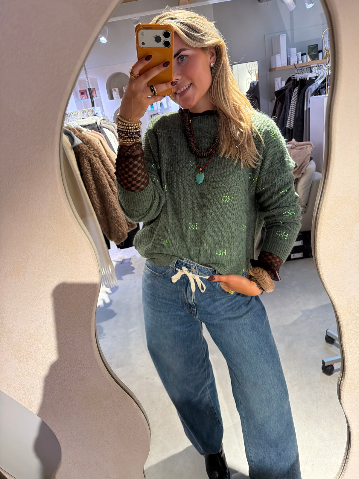 Jil_conceptstore_lemmer_heyb_club_milu_Sweater_green_4