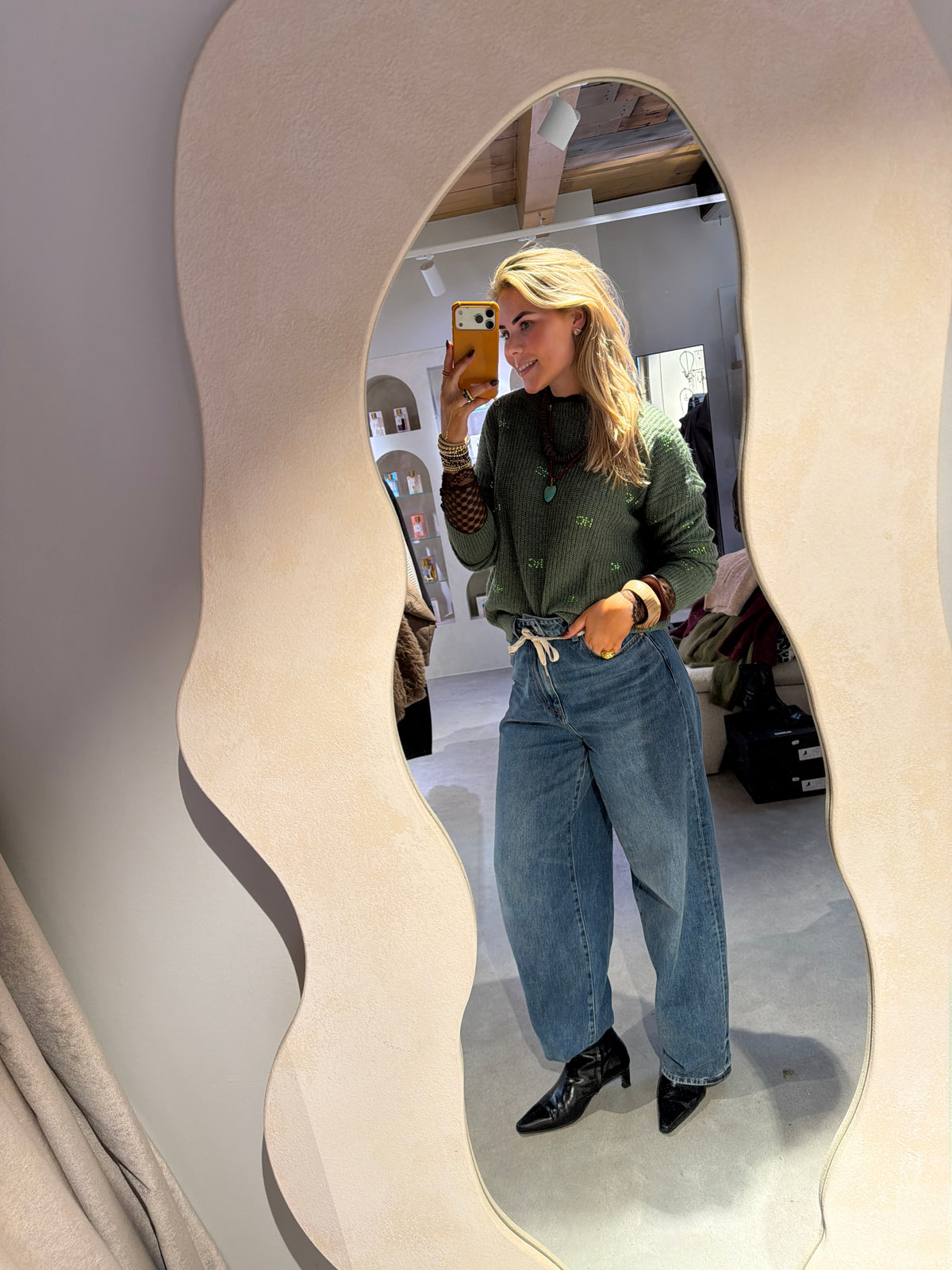 Jil_conceptstore_lemmer_heyb_club_milu_Sweater_green_5