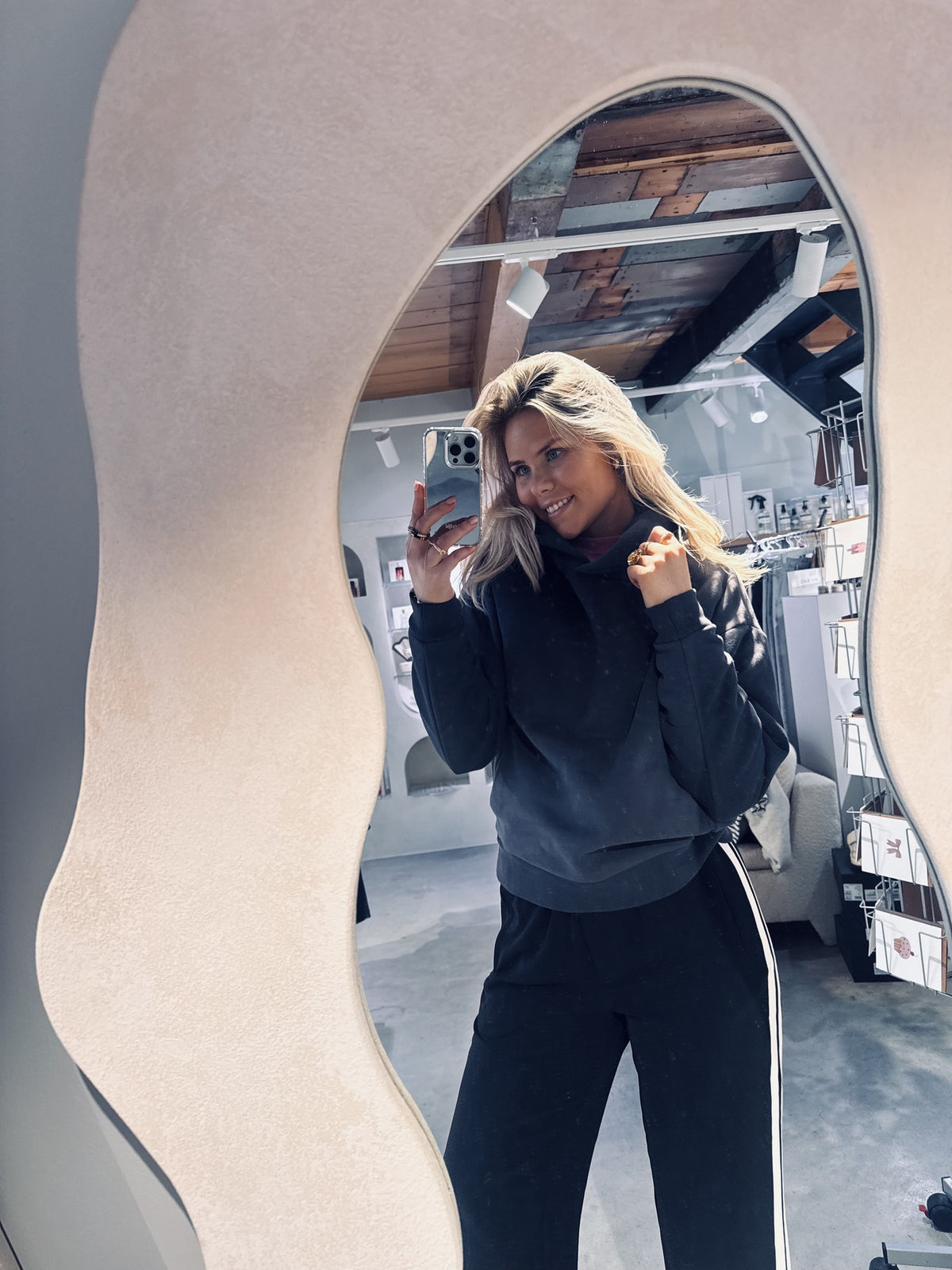 Jil_conceptstore_lemmer_hoodie_catwalk_junkie