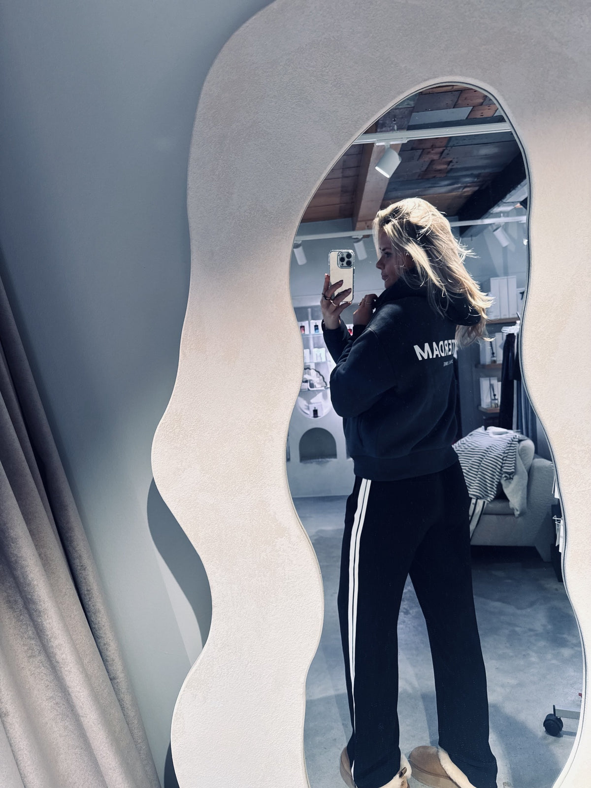 Jil_conceptstore_lemmer_hoodie_catwalk_junkie_3