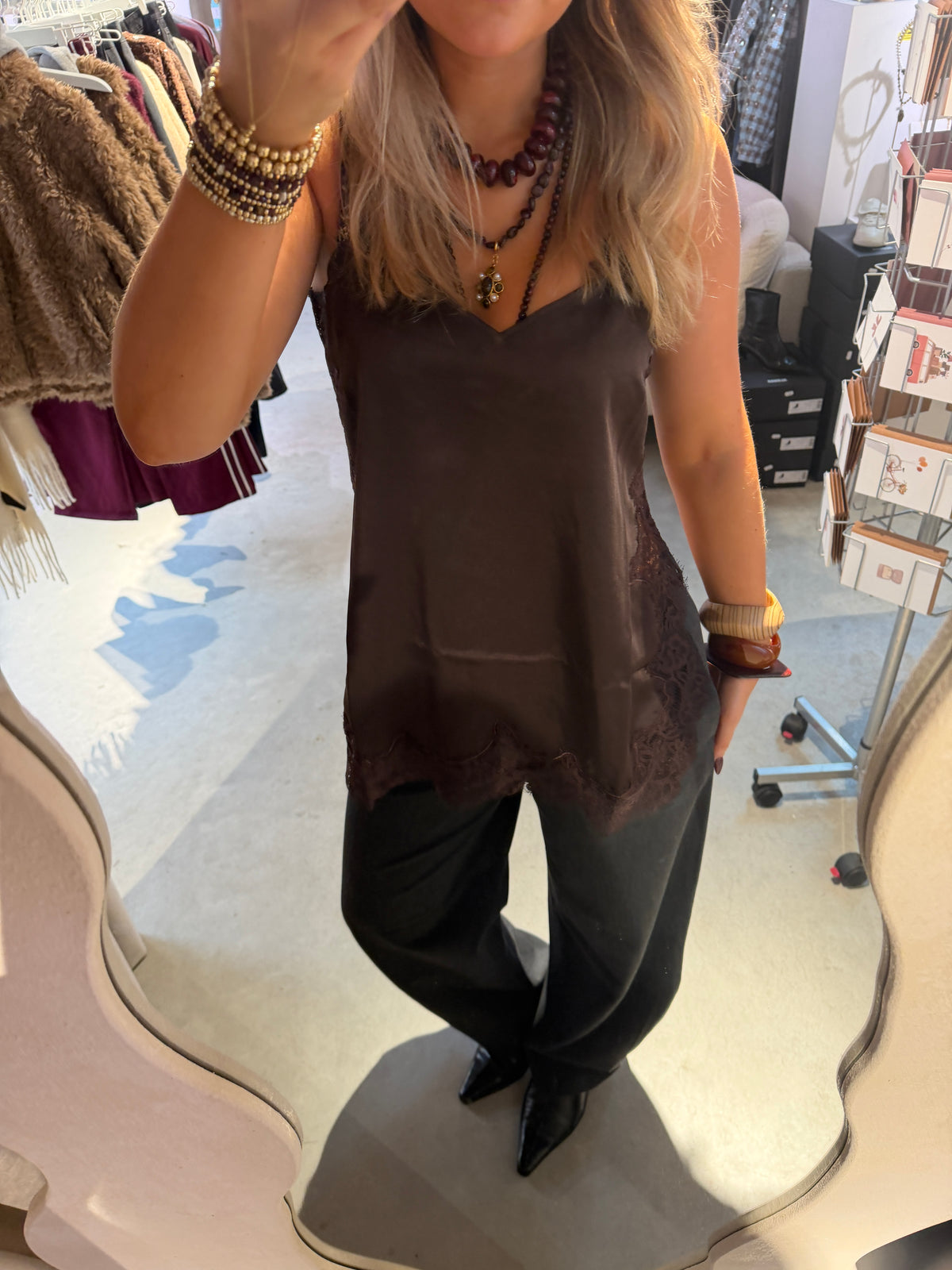 Jil_conceptstore_lemmer_lace_spaghetti_top_dark_Cacao_catwalk_junkie_2_5