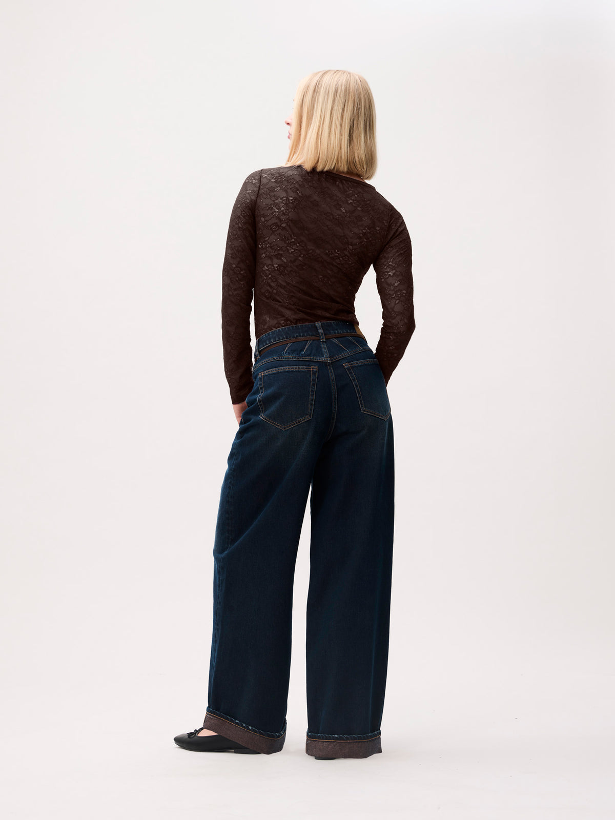 Jil_conceptstore_lemmer_lace_top_dark_Cacao_catwalk_junkie_4