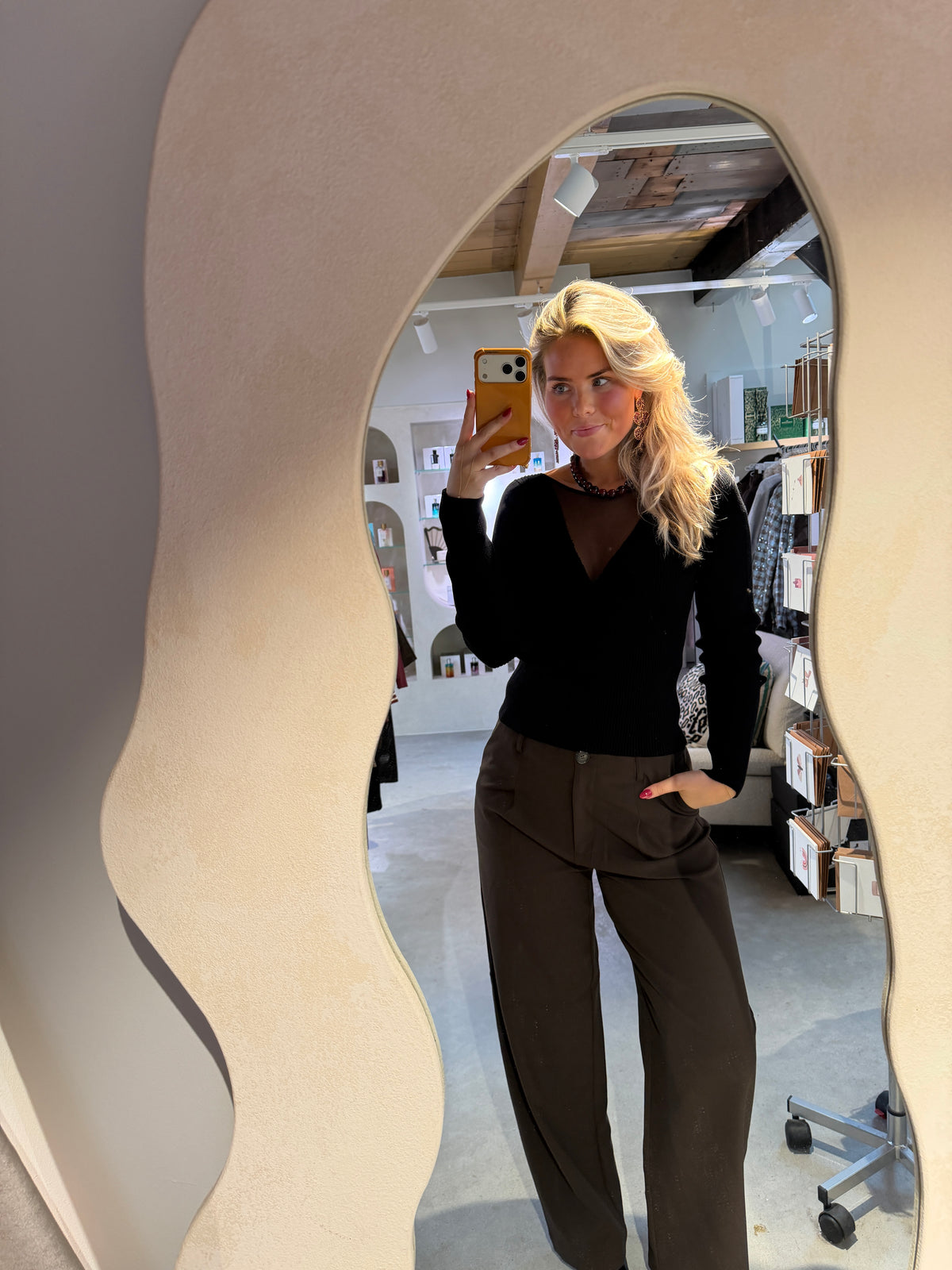 Jil_conceptstore_lemmer_moore_barrel_pants_another_label_2
