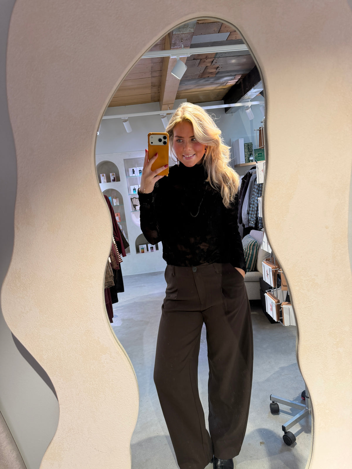 Jil_conceptstore_lemmer_moore_barrel_pants_another_label_4