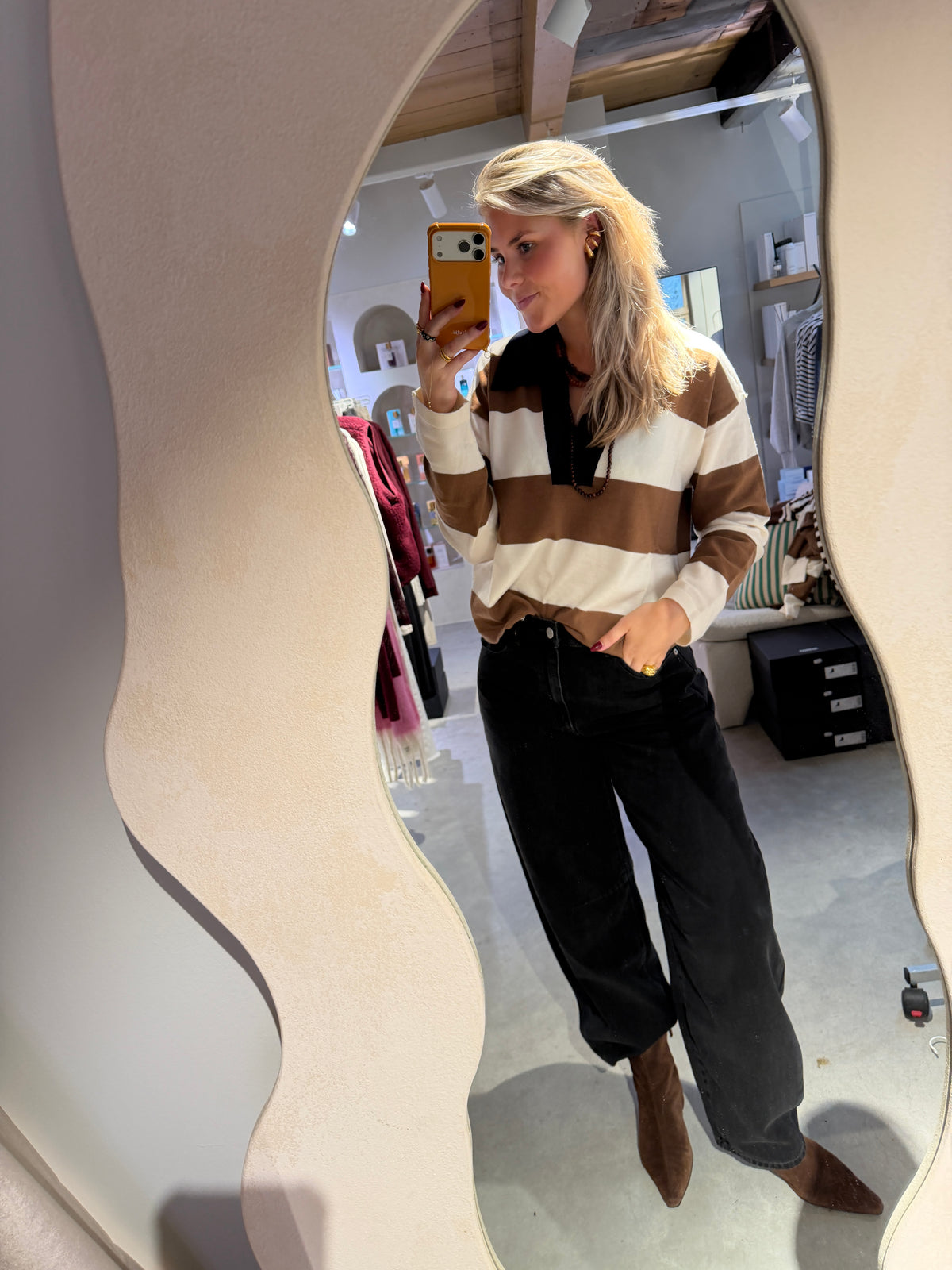 Jil_conceptstore_lemmer_polo_v_knit_caramel_catwalk_junkie