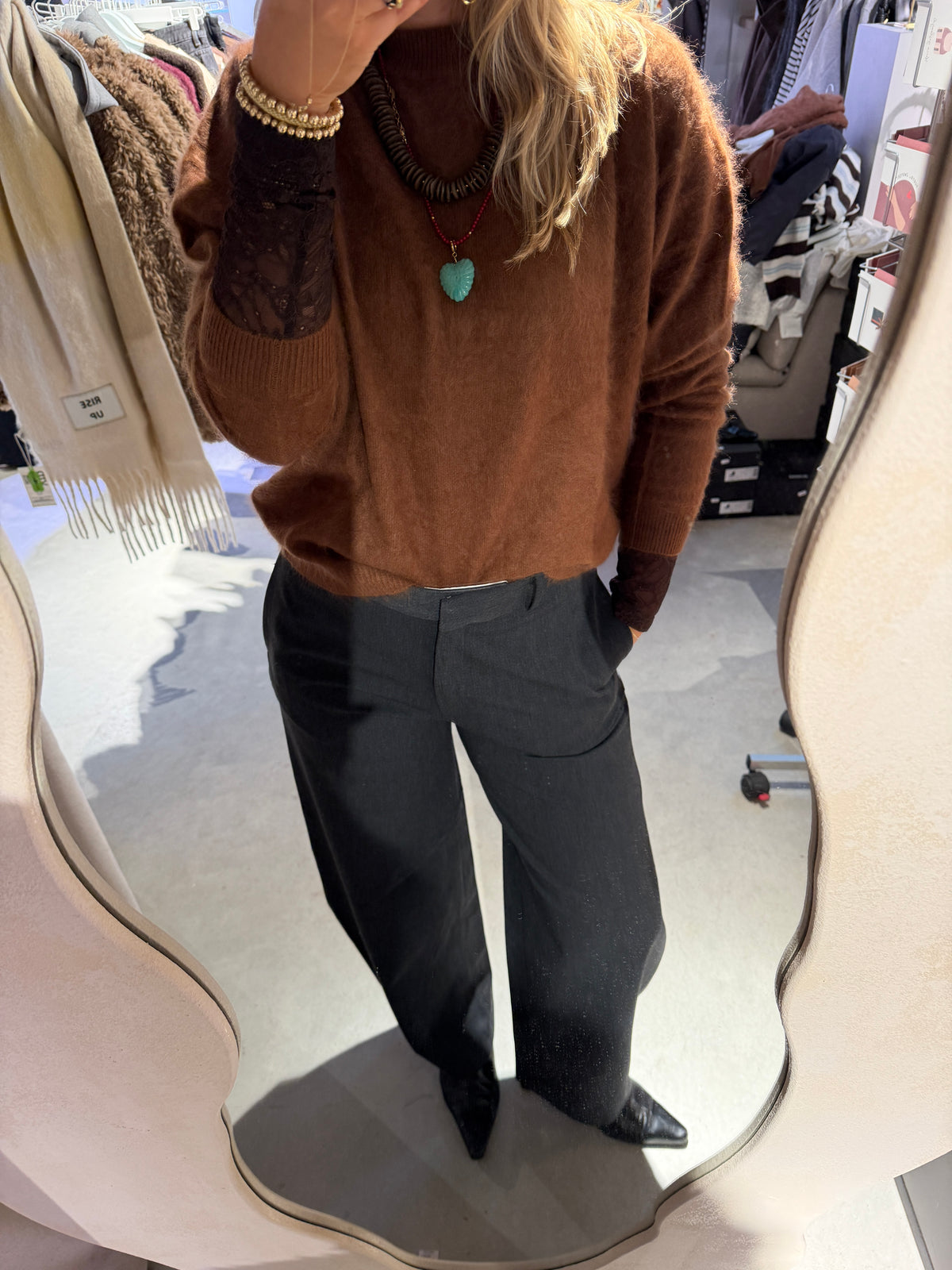 Jil_conceptstore_lemmer_super_Soft_merino_brown_catwalk_junkie