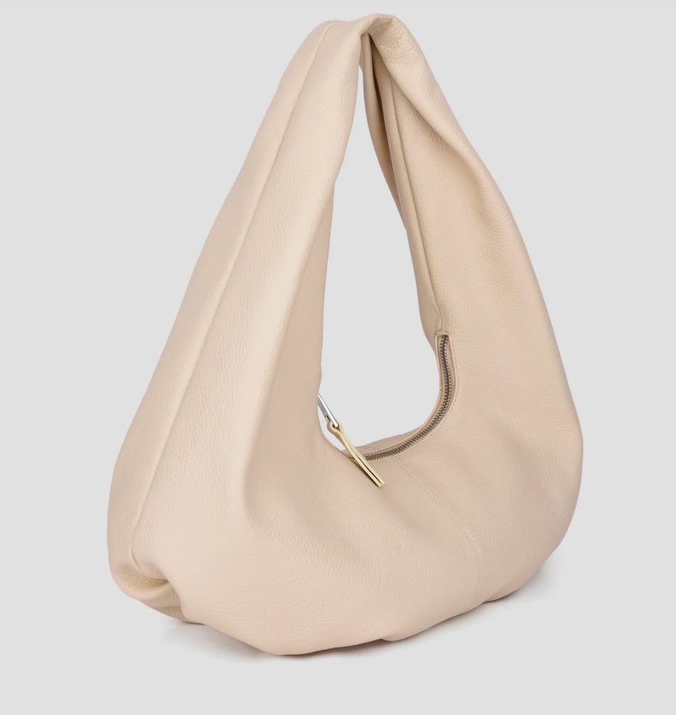 jil_conceptstore_lemmer_nunoo_bags_small_alma_draped_soft_macadamia