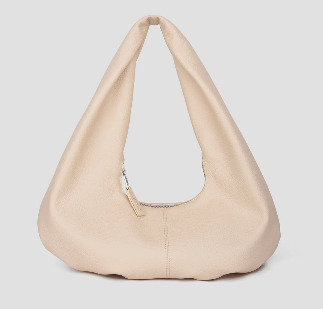 jil_conceptstore_lemmer_nunoo_bags_small_alma_draped_soft_macadamia_3